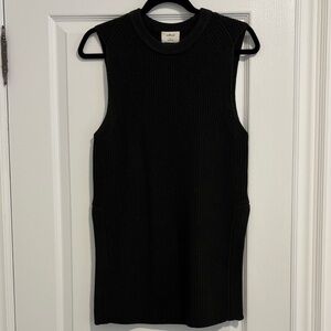 Aritzia Green Sleeveless Knit Sweater Vest